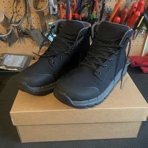 Astral Pisgah men’s hiking boots size 9